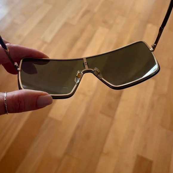 GIVENCHY 99mm Brown Gradient Shield Sunglasses Unisex display picture 1